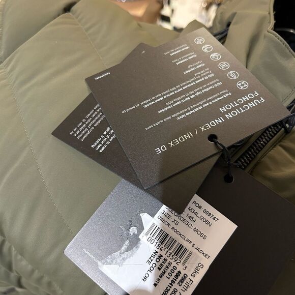 Women’s Moose knuckles down hooded jacket size extra small - Picture 8 of 14